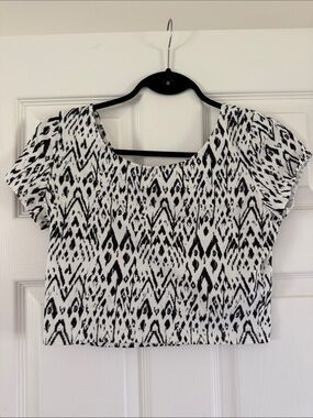 Divided Black and White Geometric Scoop Neck Crop Top